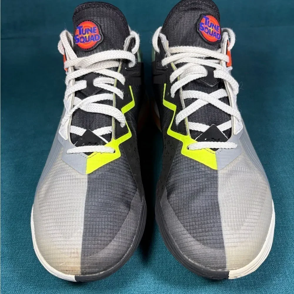 Nike LeBron 18 Low Bugs Vs Marvin Space Jam  Men’s Size 10.5